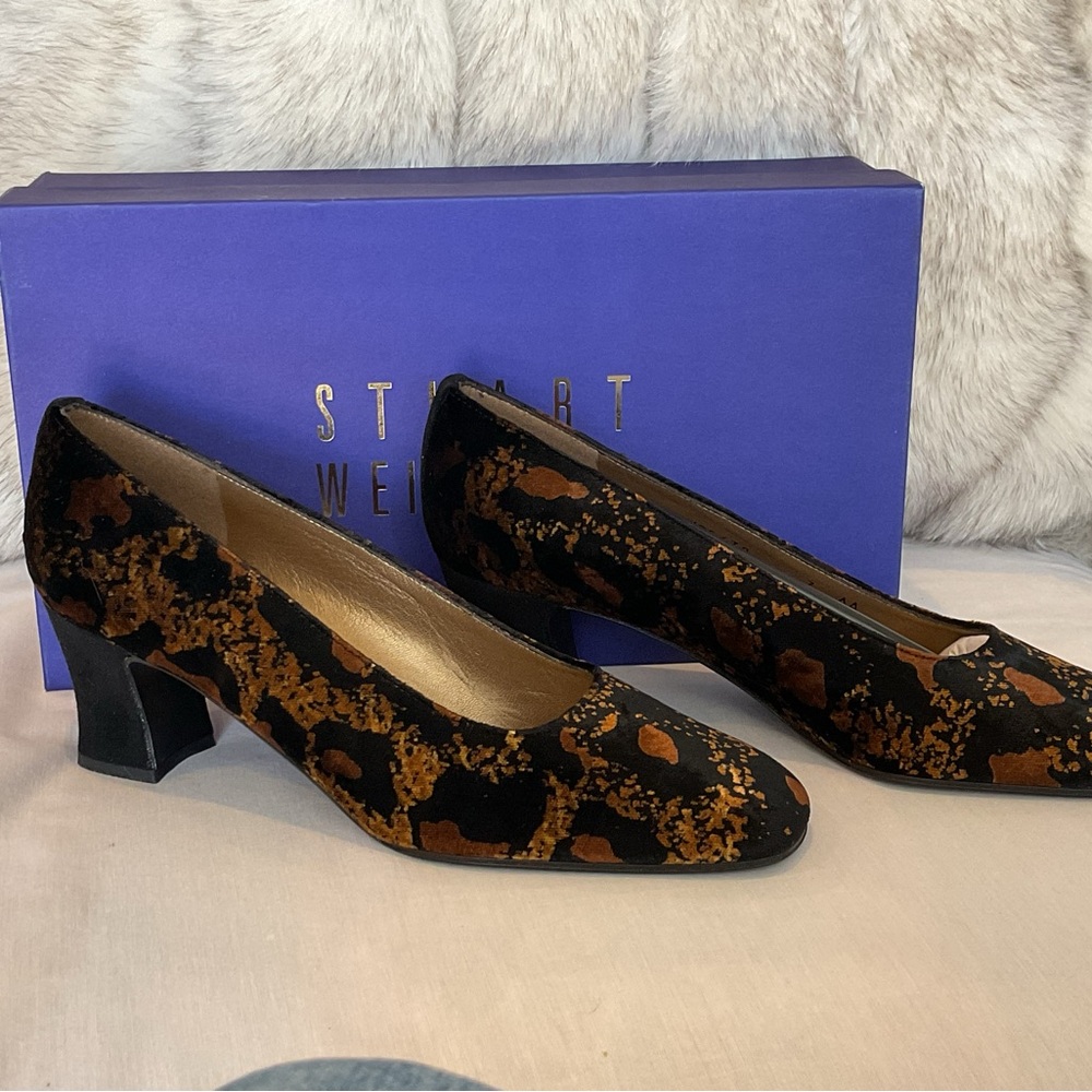 7AA, 7N, Stuart Weitzman Black and Brown Velvet Women's Pumps